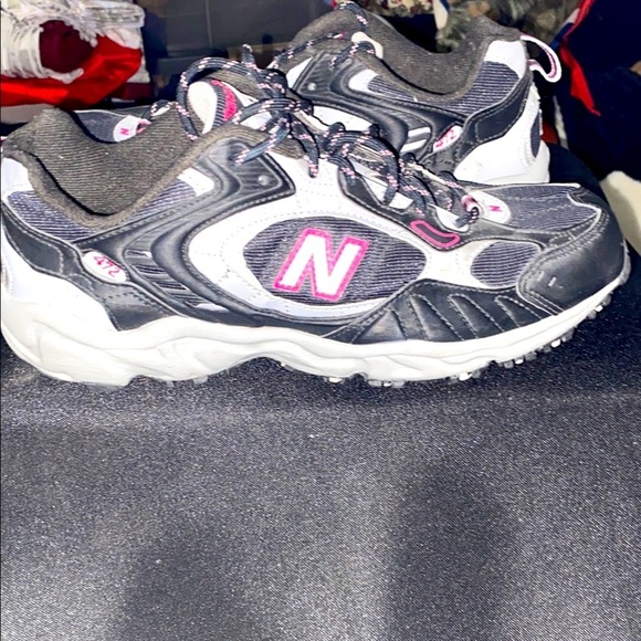 New Balance 472 WO Size  10 Black and Pink Sneakers. Good CLEAN CONDITION - Picture 1 of 11